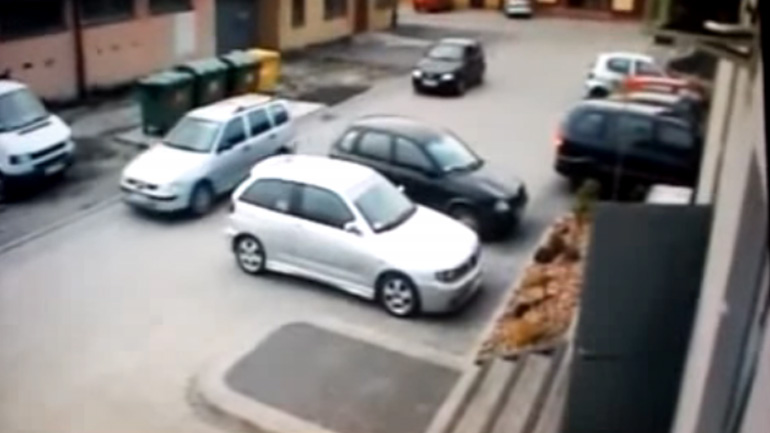 Πήγε να παρκάρει αλλά τα διέλυσε όλα!